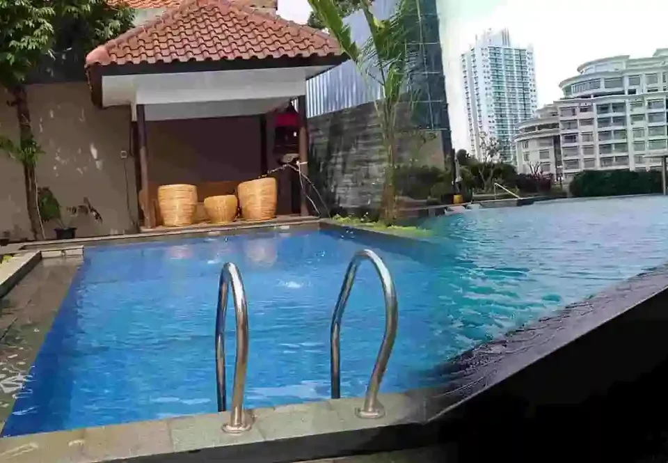 slider kontraktor kolam renang terbaik