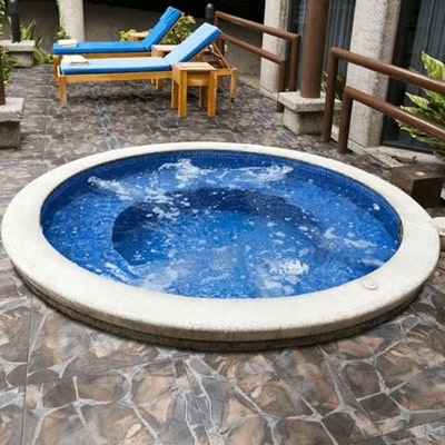 Kolam Jacuzzi